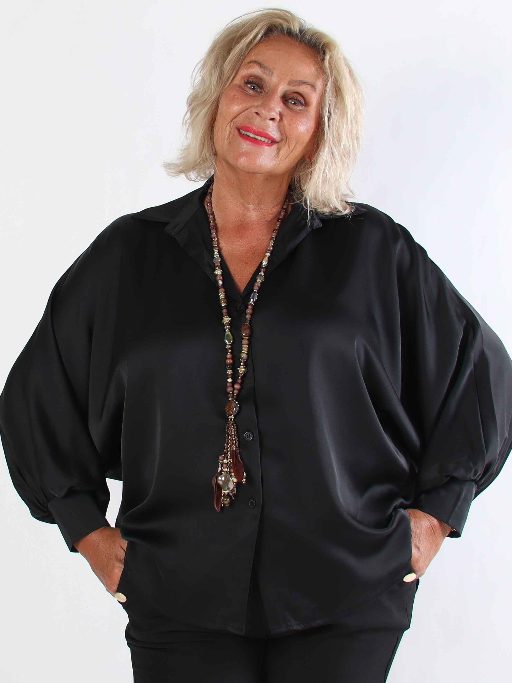 Feliciti - Glansig plus size skjorta med fladdermusärmar
